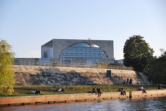 Bundeskanzleramt - Berliner Spree Rundfahrt Treptower Spree, Mediaspree, Berlin Mitte, Spree, Schiffrundtour, Schifffahrtstour, Schifftour, Schiffrundfahrt, Spree Bögen, Spree-Oder-Wasserstraße, Hum