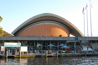 Haus der Kulturen der Welt - Berliner Spree Rundfahrt Berlin Mitte, Landwehrkanal, Osthafen, Mediaspree, Schifftour, LWK, Spree-Oder-Wasserstraße, Kreisschifffahrt, Havel, Humboldhafen, Berlin Spanda