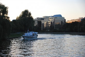 An der Gotzkowskybrücke - Berliner Spree Rundfahrt Berlin Spandau, Spree-Oder-Wasserstraße, Schiffrundfahrt, Spree Bögen, Schiffrundtour, Treptower Spree, Kreisschifffahrt, Berlin Charlottenburg, S