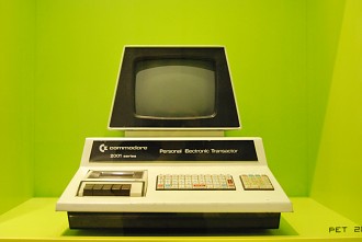 commodore 2001 series Personal Electronic Transactor Computerspi Spiele, Karl-Marx-Allee, Computerspielemuseum, Spielmaschinensammlung, Computer, Museum, Ausstellung, Computerspiele, Berlin, Geschicht