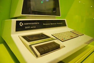 commodore 2001 series Heimcomputer Computerspielemuseum Berlin Spiele, Museum, Berlin, Geschichte, Karl-Marx-Allee, Computerspiele, Computerspielemuseum, Ausstellung, Computer, Spielmaschinensammlung 