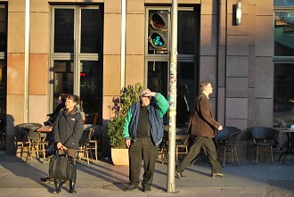 Fußgängerüberweg am Haupteingang -  DIE HACKESCHEN HÖFE Berlin wilhelminischer Eklektizismus, Tourismus, Sophienstraße, Baudenkmal, Rosenthaler Straße, Architektur, Hackescher Markt, Die Hackesc