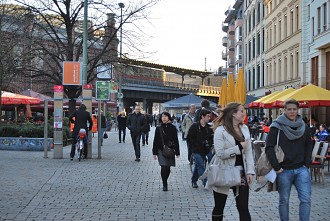 S-Bahnhof Hasckescher Markt. DIE HACKESCHEN HÖFE Berlin Gewerbehöfe, Tourismus, Sophienstraße, Denkmalschutz, Wohnhöfe, Architektur, Hackescher Markt, Berlin Mitte, Berlin, Die Hackeschen Höfe, S