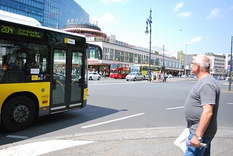 Bus 204 S+U Zoolog. Garten am neuen Kranzlereck Kurfürstendamm Bahnhof Zoo, ÖV, Kurfürstendamm, Berliner City-West, Charlottenburg, Kudamm, Charlottenburg-Wilmersdorf, Grunewald, Kranzlereck, Kranz