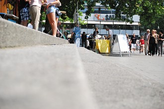 Treppen an der Kaiser-Wilhelm-Gedächtniskirche am Kurfürstendamm Charlottenburg-Wilmersdorf, Grunewald, Bahnhof Zoo, Kudamm, Charlottenburg, Berliner City-West, Zoologischer Garten, Kranzlereck, Kur