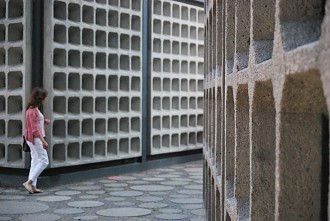 Betonfassade Kaiser-Wilhelm-Gedächtniskirche am Kurfürstendamm Zoologischer Garten, Bahnhof Zoo, Kudamm, Kurfürstendamm, Gedächtniskirche, Grunewald, Kranzlereck, Berliner City-West, Charlottenbur