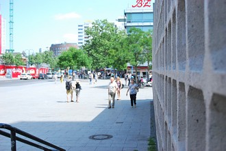 BZ nahe Kaiser-Wilhelm-Gedächtniskirche am Kurfürstendamm (Ku'damm) Bahnhof Zoo, Kurfürstendamm, Charlottenburg-Wilmersdorf, Kudamm, Kranzlereck, Charlottenburg, Zoologischer Garten, Berliner City-