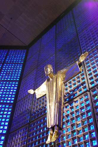 Jesusbildnis über dem Altar in der Kaiser-Wilhelm-Gedächtniskirche Kurfürstendamm, Gedächtniskirche, Bahnhof Zoo, Grunewald, Berliner City-West, Charlottenburg-Wilmersdorf, Charlottenburg, Kudamm,