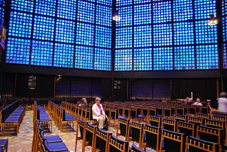 Blaues Licht im inneren der Kaiser-Wilhelm-Gedächtniskirche Grunewald, Kranzlereck, Bahnhof Zoo, Gedächtniskirche, Zoologischer Garten, Charlottenburg, Kudamm, Berliner City-West, Kurfürstendamm, C